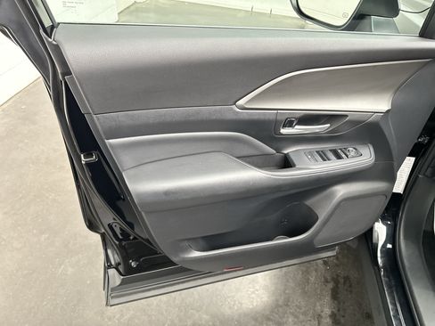 Used 2025 Toyota Grand Highlander AWD image 19