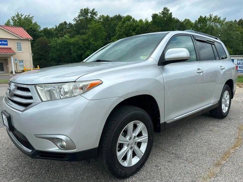 Used 2011 Toyota Highlander 2WD w/ Tech Pkg image 1