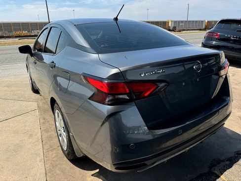 Used 2020 Nissan Versa S image 32