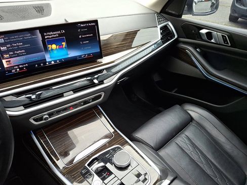 Used 2025 BMW X7 xDrive40i AWD/4WD image 29