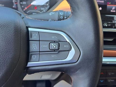 Used 2022 Jeep Compass Limited image 11