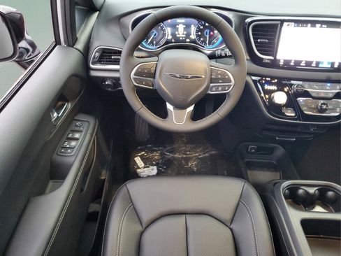 New 2026 Chrysler Voyager LX image 8