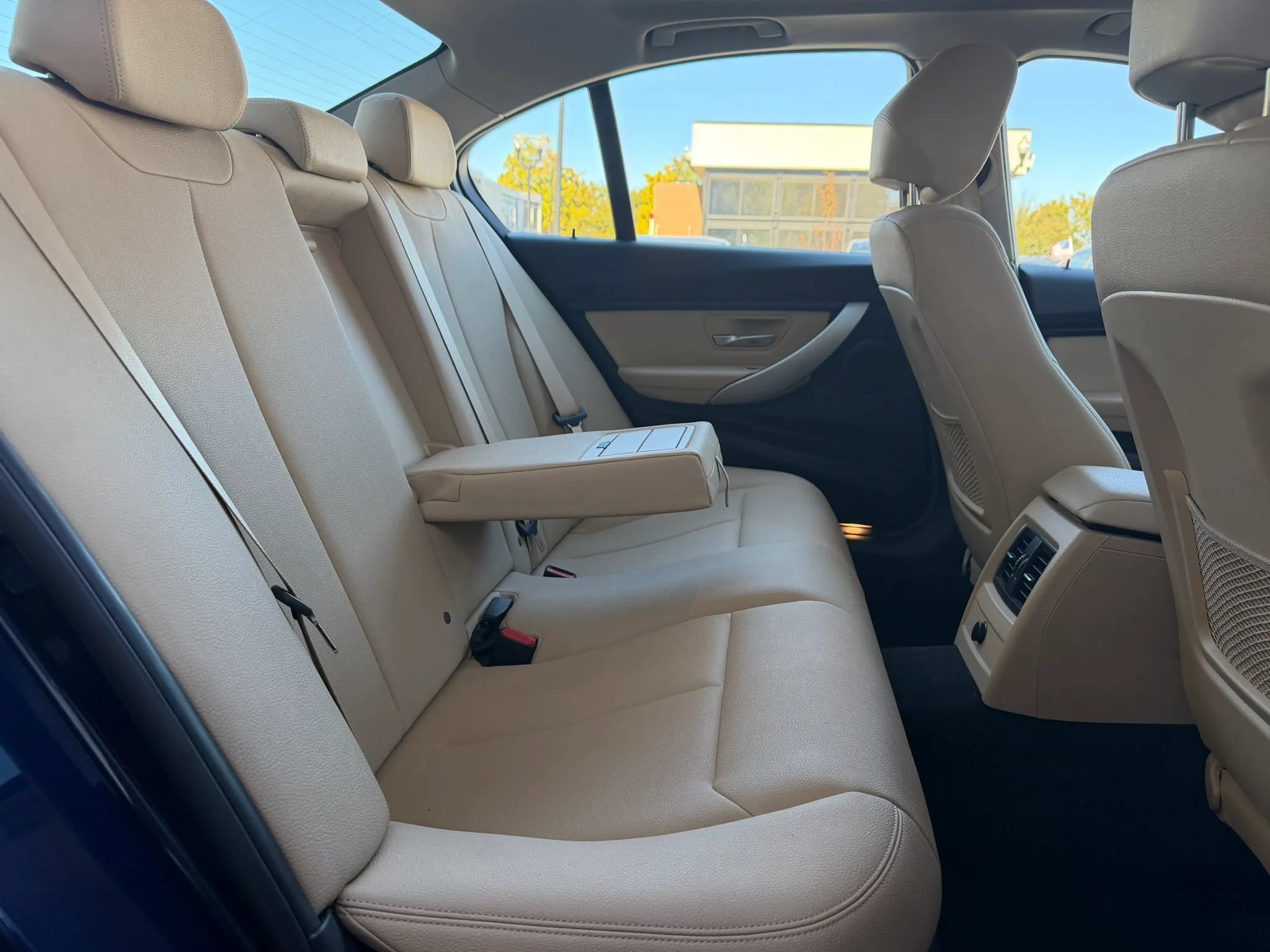 Used 2018 BMW 320i xDrive Sedan w/ Convenience Package AWD/4WD image 14