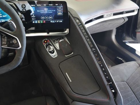 Used 2023 Chevrolet Corvette Stingray Premium Conv w/ Z51 Performance Package RWD image 30