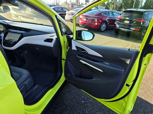 Used 2019 Chevrolet Bolt Premier w/ Infotainment Package image 10