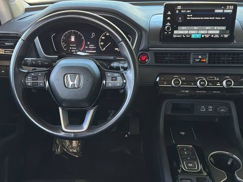 Certified 2024 Honda Pilot Touring image 17
