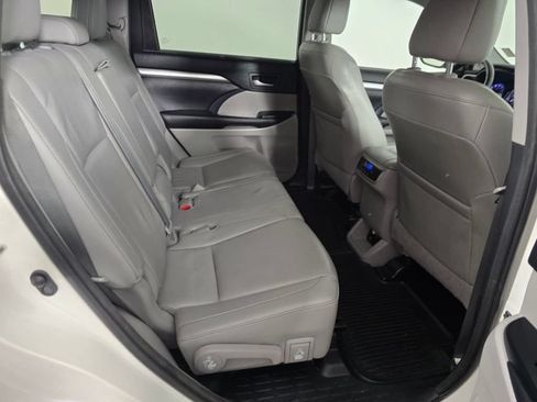 Used 2015 Toyota Highlander XLE AWD/4WD image 14