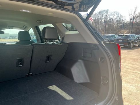 Used 2024 GMC Terrain SLT image 14
