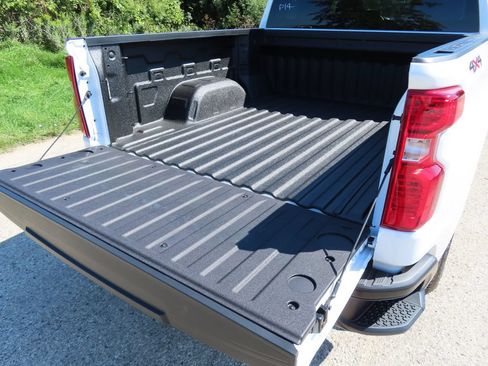 New 2026 Chevrolet Silverado 1500 W/T w/ WT Value Package AWD/4WD image 13