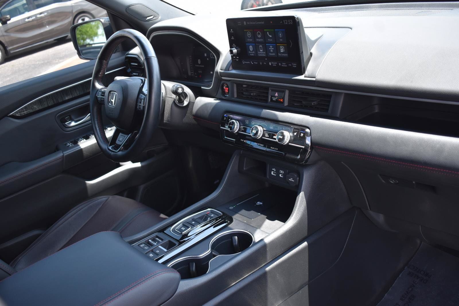 Used 2025 Honda Pilot Black Edition image 14