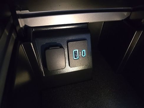 Used 2023 Ford Explorer XLT w/ Equipment Group 202A image 57