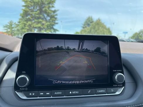 Used 2023 Nissan Rogue S AWD/4WD image 22
