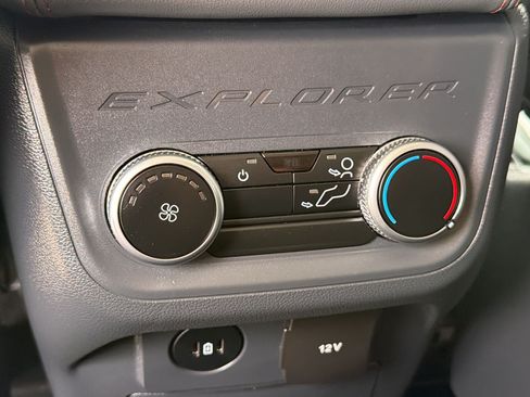 Used 2025 Ford Explorer Active w/ Active Comfort Package RWD image 29