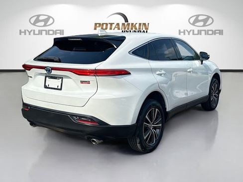 Used 2024 Toyota Venza LE AWD/4WD image 5