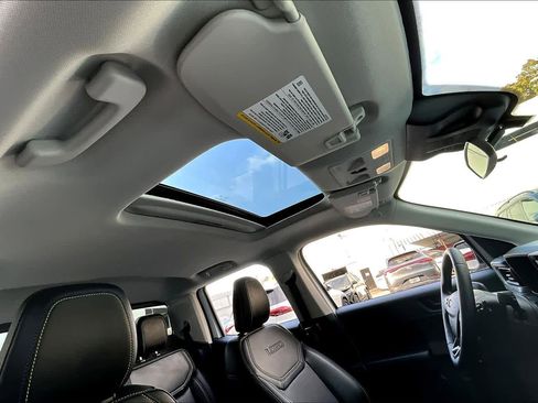 Used 2025 Ford Maverick Lobo image 12