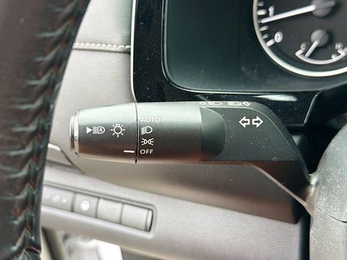 Used 2023 Nissan Pathfinder SV AWD/4WD image 23