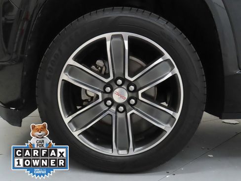 Used 2018 GMC Acadia Denali w/ Technology Package FWD image 29