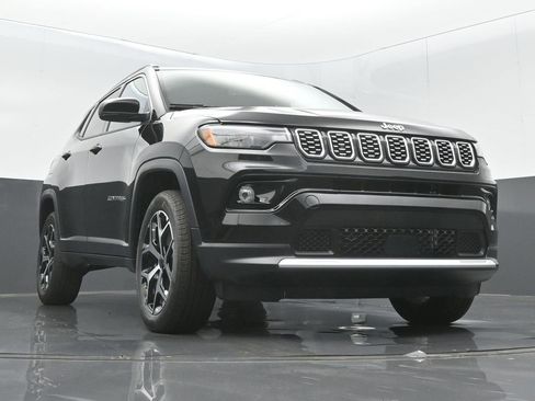 Used 2025 Jeep Compass Limited image 27