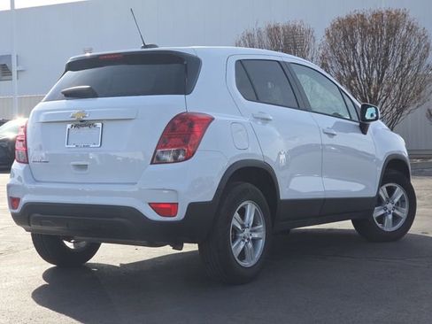 Used 2022 Chevrolet Trax LS w/ Tint and Cruise Package image 15