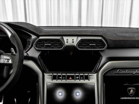 Used 2023 Lamborghini Urus Performante AWD/4WD image 44