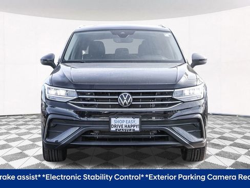 Certified 2024 Volkswagen Tiguan SE image 9