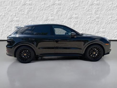 Used 2023 Porsche Cayenne GTS AWD/4WD image 2