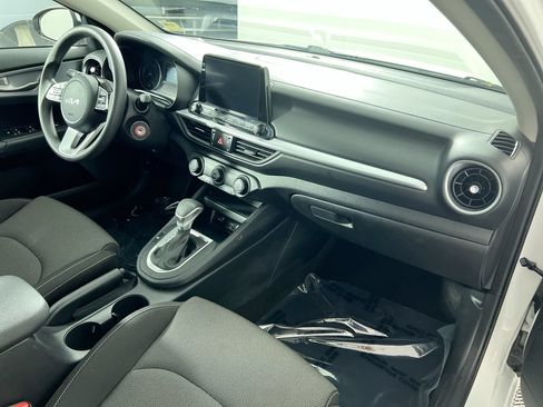 Certified 2024 Kia Forte LXS w/ LXS Technology Package FWD image 27