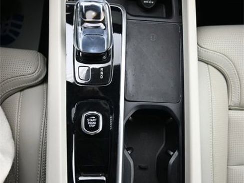 Used 2022 Volvo XC60 B6 Inscription w/ Advanced Package image 17