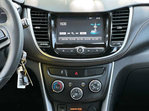 Used 2017 Chevrolet Trax LS AWD/4WD image 26