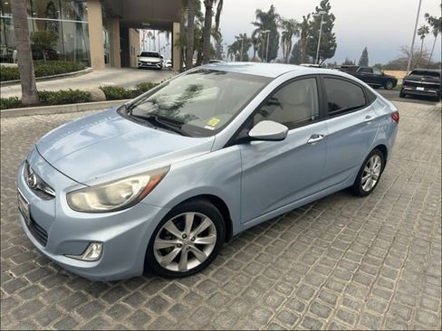 Used 2013 Hyundai Accent GLS w/ Premium Pkg image 2