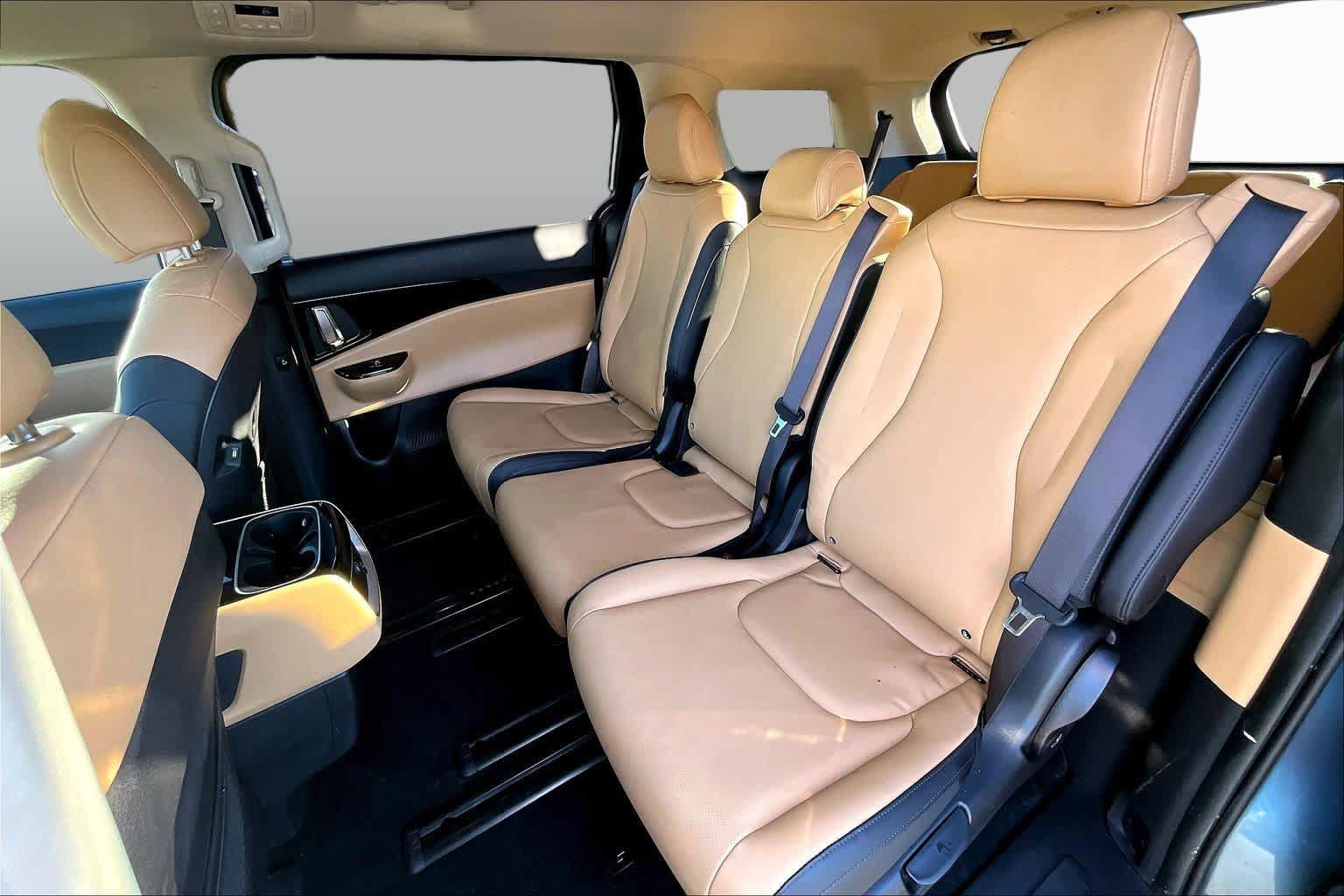 Used 2024 Kia Carnival EX FWD image 20