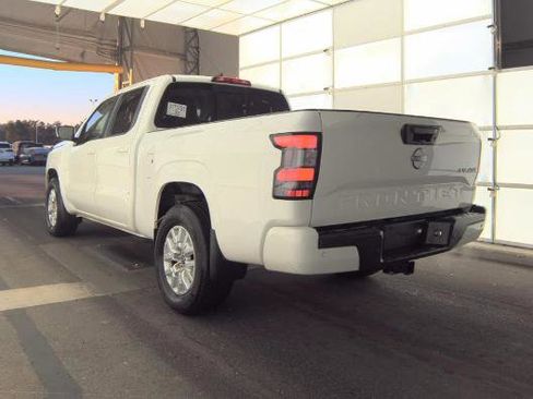 Used 2024 Nissan Frontier SV w/ Technology Package image 4