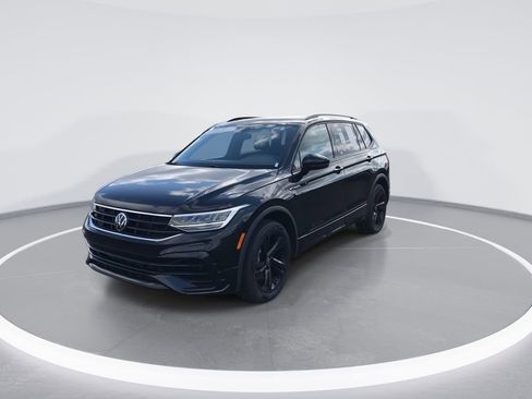Used 2023 Volkswagen Tiguan SE R-Line AWD/4WD image 4