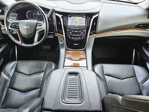 Used 2020 Cadillac Escalade Premium Luxury w/ Escalade Sport Edition image 10