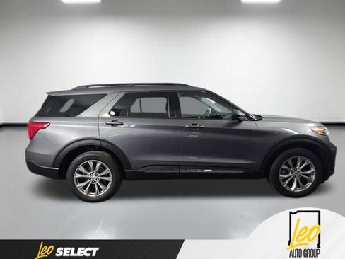 Used 2023 Ford Explorer XLT w/ Equipment Group 202A AWD/4WD image 5
