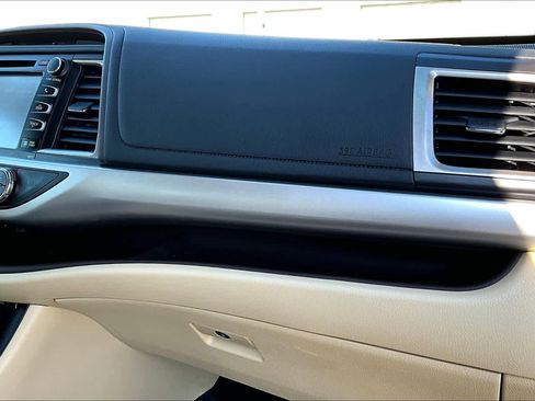 Used 2017 Toyota Highlander XLE image 18