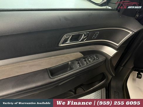 Used 2017 Ford Explorer XLT w/ Equipment Group 202A AWD/4WD image 30