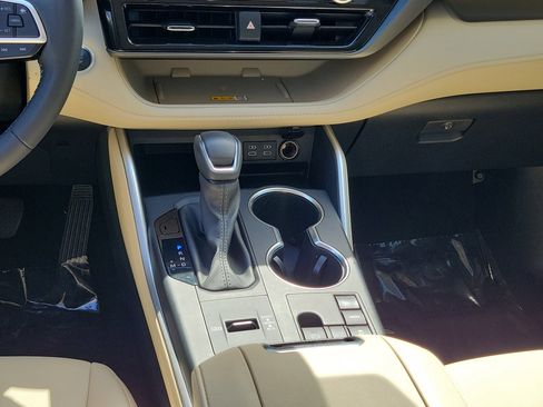 Certified 2024 Toyota Highlander XLE image 21