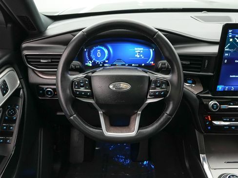Certified 2023 Ford Explorer Platinum w/ Technology Package image 13