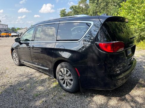 Used 2020 Chrysler Pacifica Limited w/ Advanced Safetytec Group FWD image 4