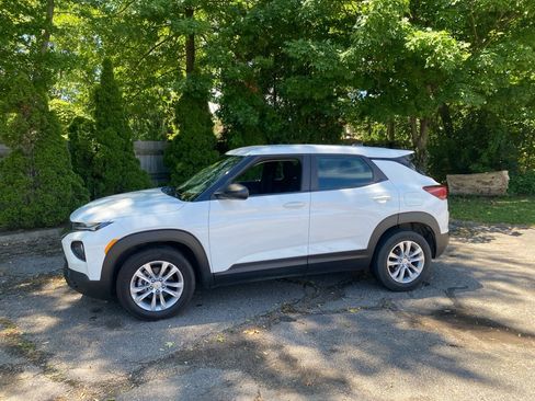 Used 2022 Chevrolet TrailBlazer LS FWD image 1