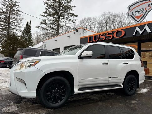 Used 2016 Lexus GX 460 image 2