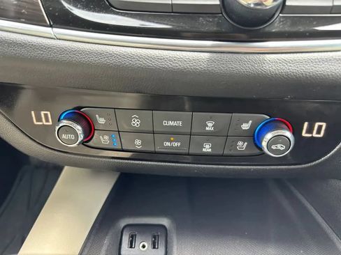 Used 2019 Buick Enclave Premium AWD/4WD image 27