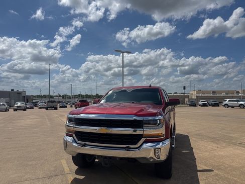 Used 2018 Chevrolet Silverado 1500 LT w/ Texas Edition image 7