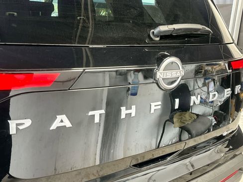 Used 2025 Nissan Pathfinder SV AWD/4WD image 10