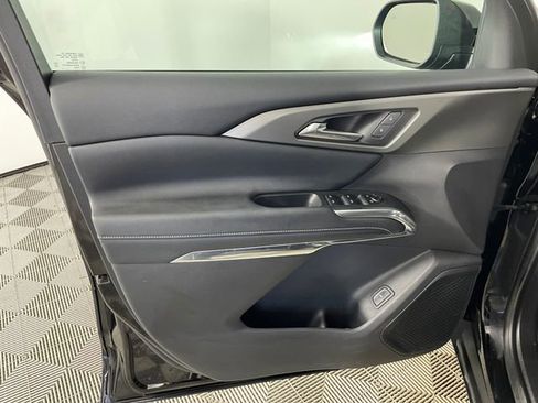 Certified 2025 Chevrolet Traverse LT w/ Sun and Wheel Package image 15