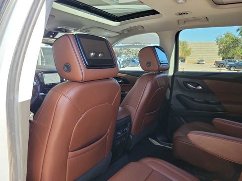 Used 2021 Chevrolet Traverse High Country FWD image 16