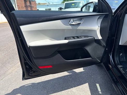 Used 2023 Kia Forte LXS w/ LXS Technology Package FWD image 13