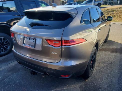 Used 2017 Jaguar F-PACE Premium image 9