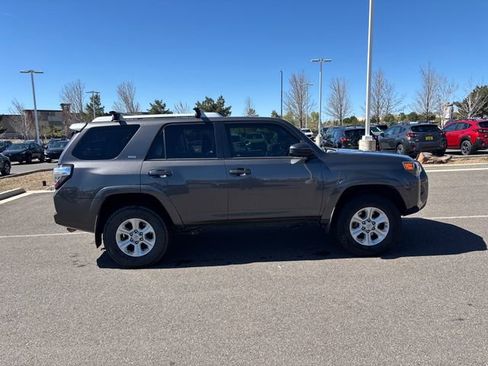 Used 2016 Toyota 4Runner SR5 image 2